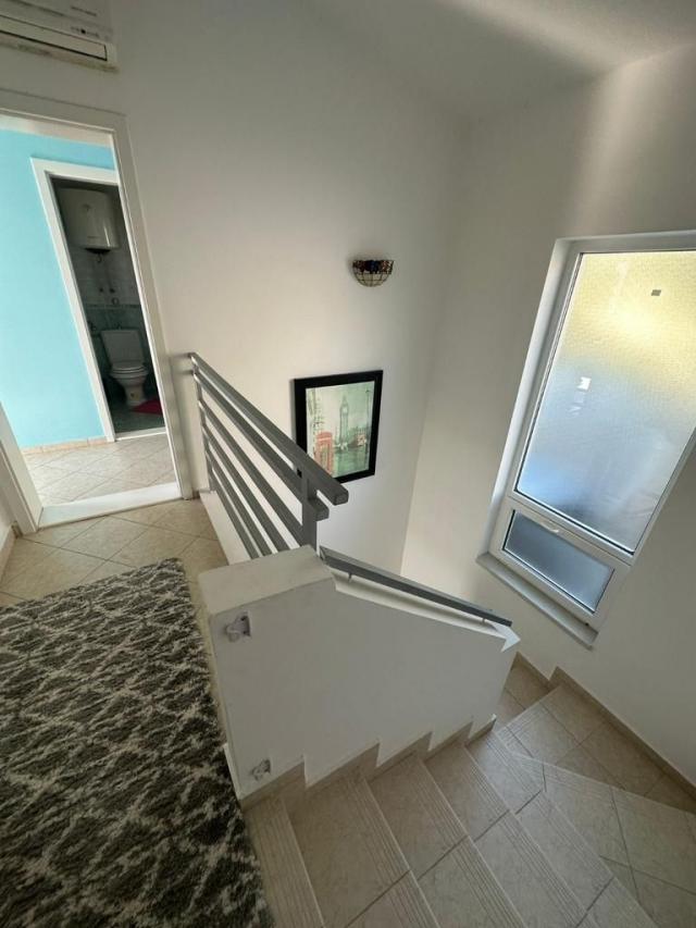 Luksuzna vila 440 m² sa 7 spavaćih soba i panoramskim pogledom na more-Prijevor, Budva