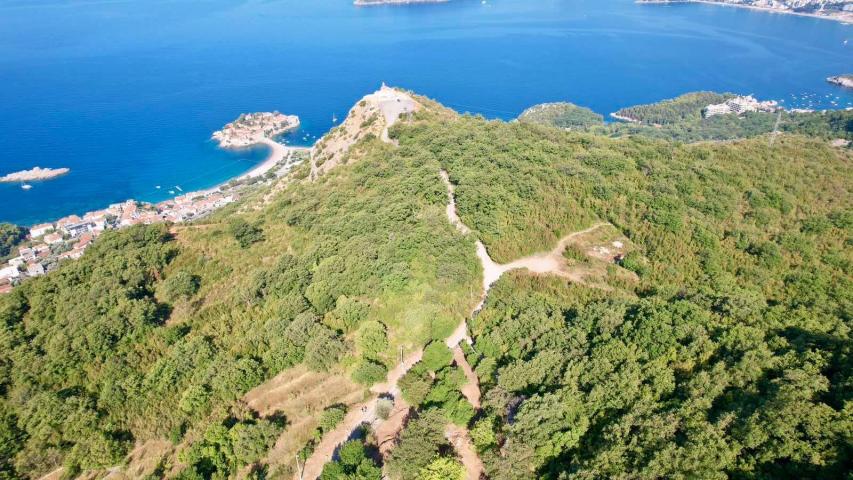 Urbanizovan plac 1250m2 sa panoramskim pogledom na more – Blizikuće, Budva