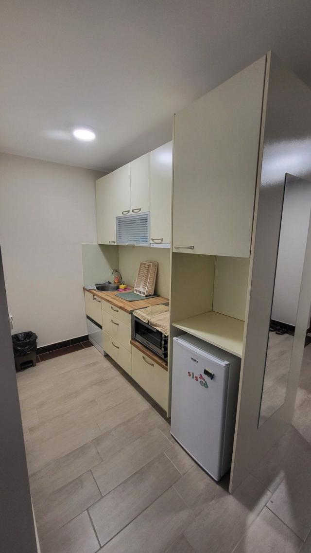 Jednosoban apartman 48m2 u Becicima (Na duzi period, dostupan od 01.09.2026)