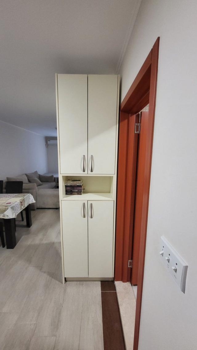 Jednosoban apartman 48m2 u Becicima (Na duzi period, dostupan od 01.09.2026)