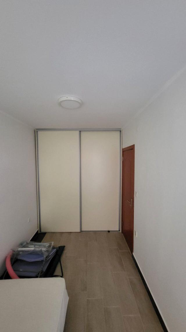 Jednosoban apartman 48m2 u Becicima (Na duzi period, dostupan od 01.09.2026)