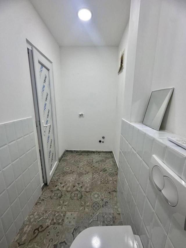 Potpuno opremljen poslovni prostor 69m² sa terasom – Old Bakery Budva