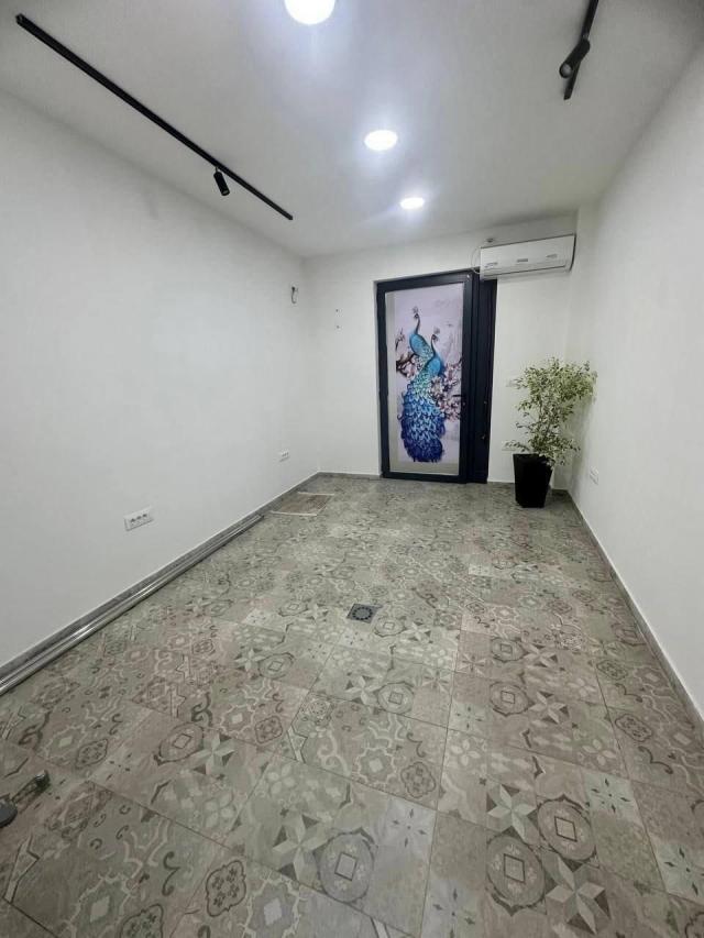 Potpuno opremljen poslovni prostor 69m² sa terasom – Old Bakery Budva