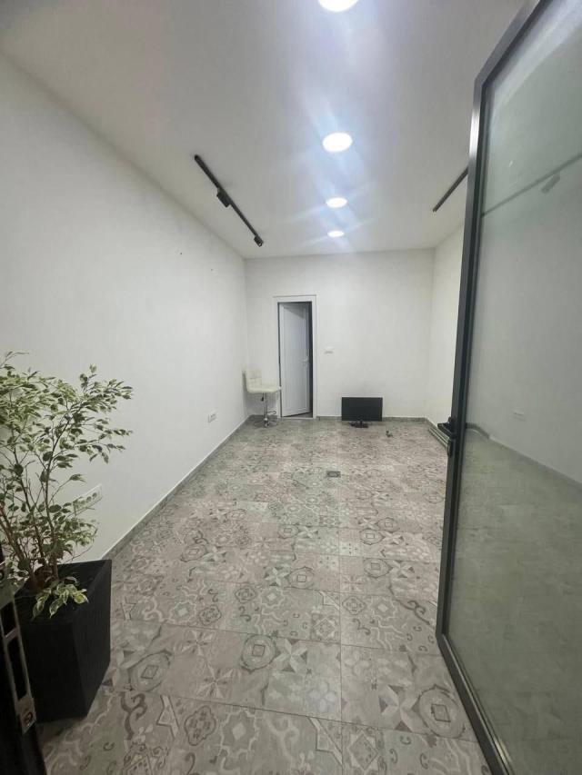 Potpuno opremljen poslovni prostor 69m² sa terasom – Old Bakery Budva