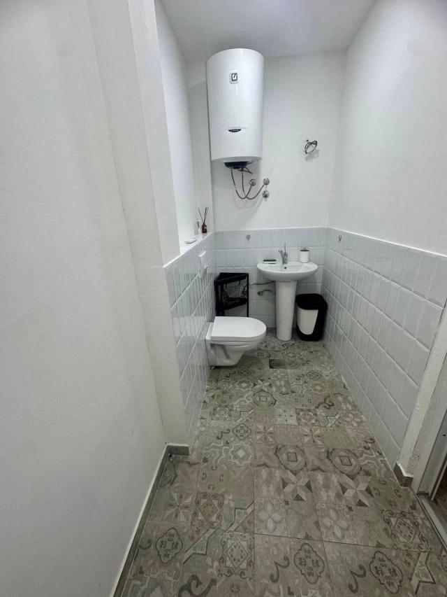 Potpuno opremljen poslovni prostor 69m² sa terasom – Old Bakery Budva