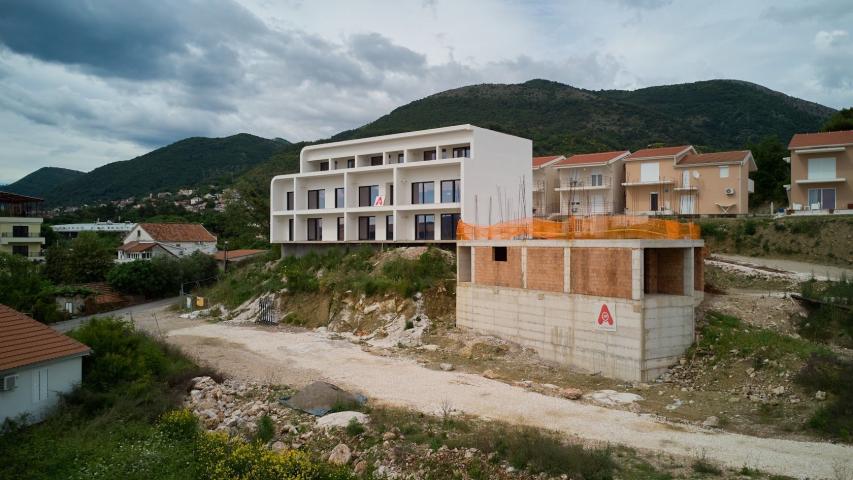 Jednosoban apartman 83.31m2 u novom kompleksu sa panoramskim pogledom na more – Tivat