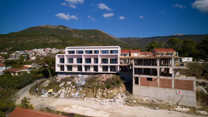 Jednosoban apartman 79.24m2 u novom kompleksu sa panoramskim pogledom na more – Tivat