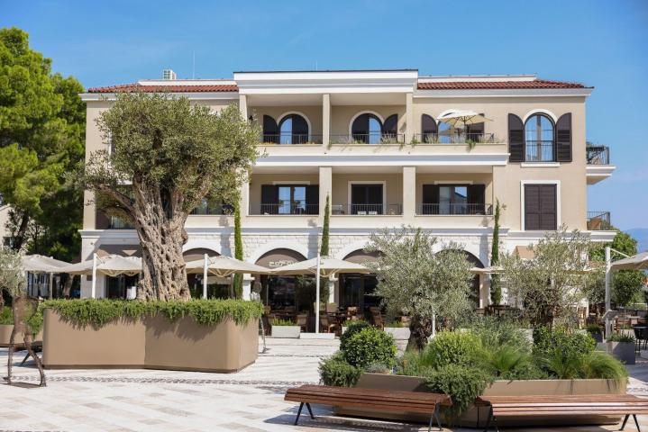 Ekskluzivan trosoban apartman 138.73 m² – Luštica Bay, Centrale (fleksibilni uslovi plaćanja)