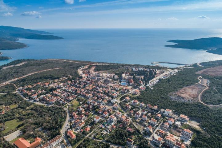 Ekskluzivan trosoban apartman 138.73 m² – Luštica Bay, Centrale (fleksibilni uslovi plaćanja)