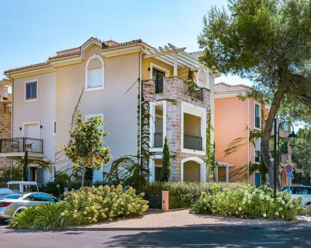 Ekskluzivan trosoban apartman 138.73 m² – Luštica Bay, Centrale (fleksibilni uslovi plaćanja)