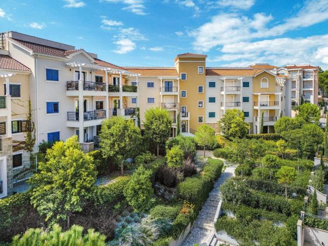 Ekskluzivan trosoban apartman 138.73 m² – Luštica Bay, Centrale (fleksibilni uslovi plaćanja)