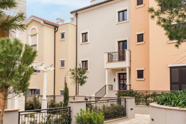Ekskluzivan trosoban apartman 138.73 m² – Luštica Bay, Centrale (fleksibilni uslovi plaćanja)