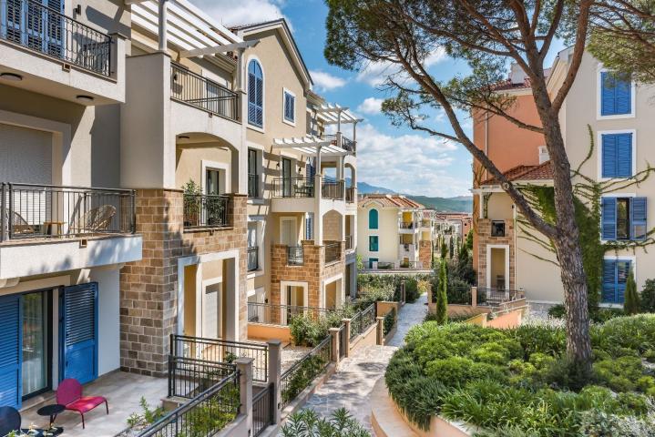 Ekskluzivan dvosoban apartman 98.15m² – Luštica Bay, Centrale (fleksibilni uslovi plaćanja)