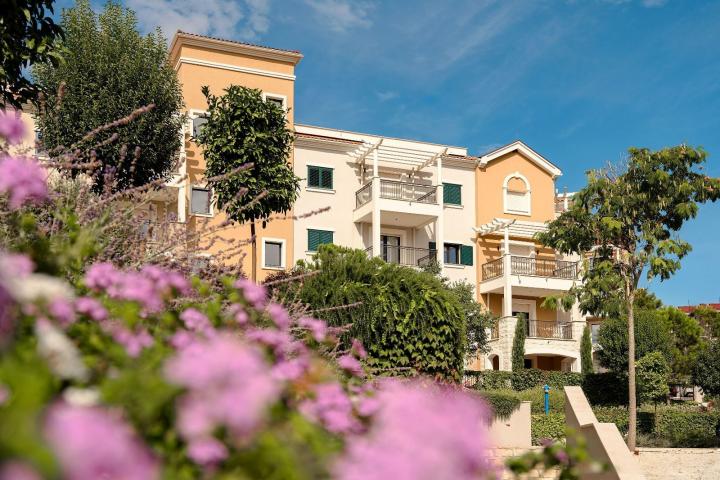 Ekskluzivan dvosoban apartman 98.15m² – Luštica Bay, Centrale (fleksibilni uslovi plaćanja)