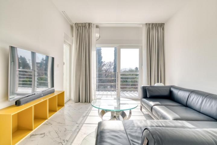 Prodaja dvosobnog luksuzno opremljenog stana 60 m² + 25 m² terasa u kompleksu sa bazenom – Petrovac,