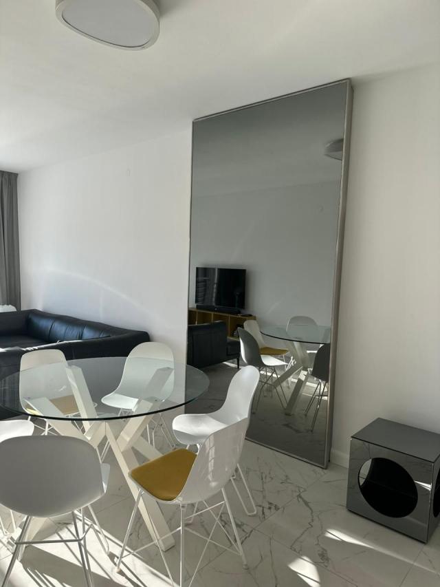 Prodaja dvosobnog luksuzno opremljenog stana 60 m² + 25 m² terasa u kompleksu sa bazenom – Petrovac,