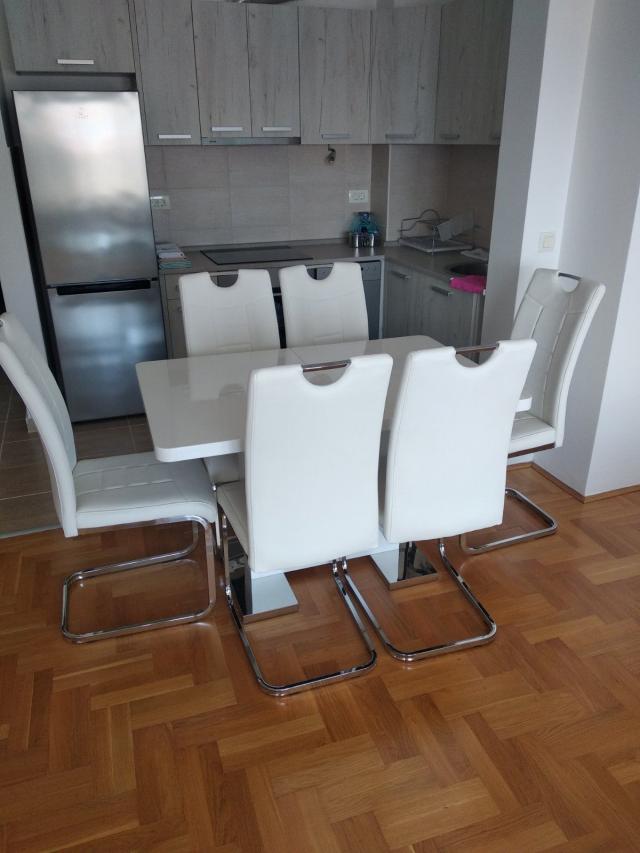 Trosoban stan 71 m² sa pogledom na more i grad u naselju Dubovica – Budva