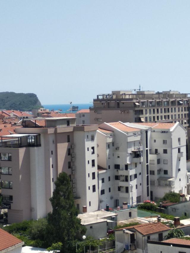 Trosoban stan 71 m² sa pogledom na more i grad u naselju Dubovica – Budva