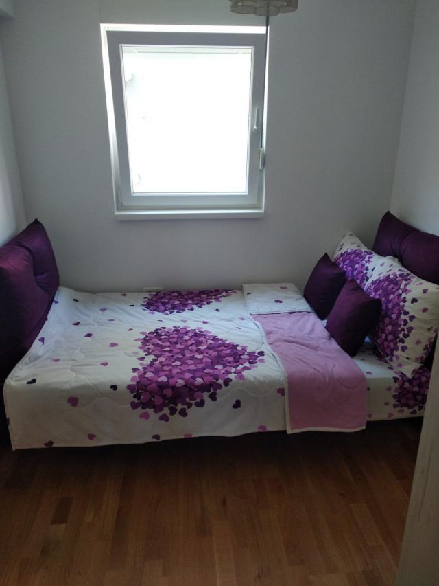 Trosoban stan 71 m² sa pogledom na more i grad u naselju Dubovica – Budva