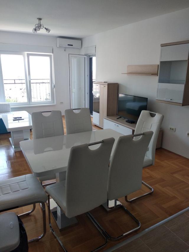 Trosoban stan 71 m² sa pogledom na more i grad u naselju Dubovica – Budva