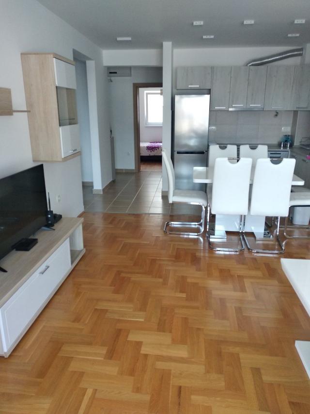 Trosoban stan 71 m² sa pogledom na more i grad u naselju Dubovica – Budva