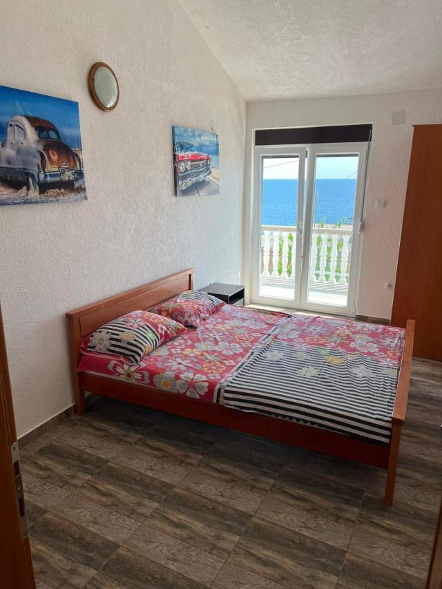 Izdaje se kuća 130 m² sa pogledom na more-Dobra Voda, Bar (150m od mora) IZDAVANJE NA DUZI PERIOD, P