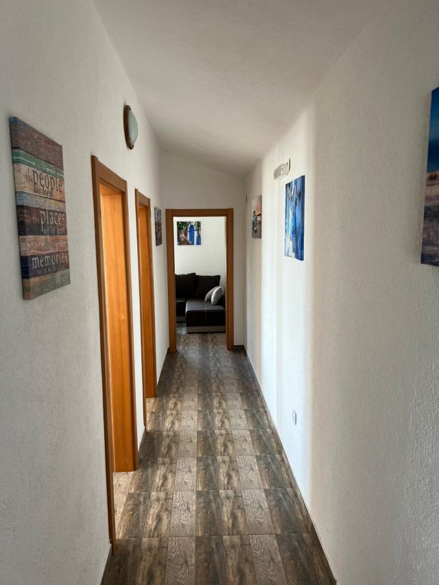 Izdaje se kuća 130 m² sa pogledom na more-Dobra Voda, Bar (150m od mora) IZDAVANJE NA DUZI PERIOD, P