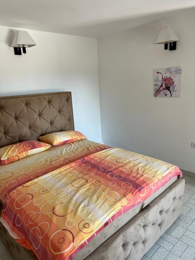 Izdaje se kuća 130 m² sa pogledom na more-Dobra Voda, Bar (150m od mora) IZDAVANJE NA DUZI PERIOD, P