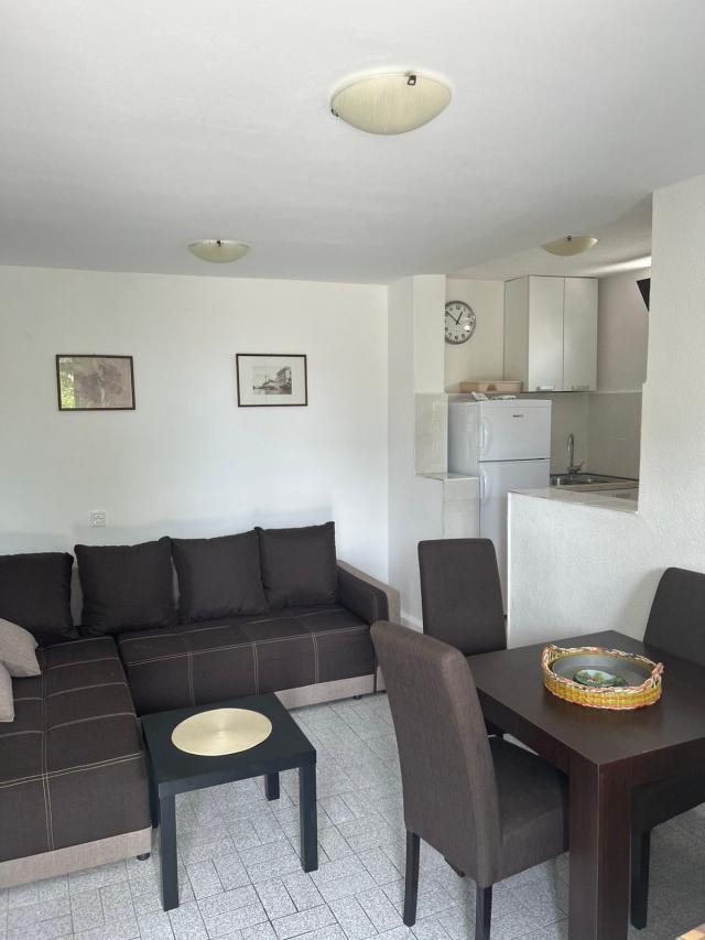 Izdaje se kuća 130 m² sa pogledom na more-Dobra Voda, Bar (150m od mora) IZDAVANJE NA DUZI PERIOD, P