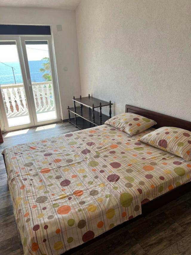 Izdaje se kuća 130 m² sa pogledom na more-Dobra Voda, Bar (150m od mora) IZDAVANJE NA DUZI PERIOD, P