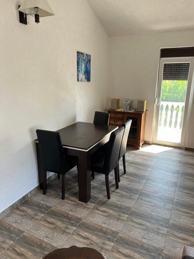 Izdaje se kuća 130 m² sa pogledom na more-Dobra Voda, Bar (150m od mora) IZDAVANJE NA DUZI PERIOD, P