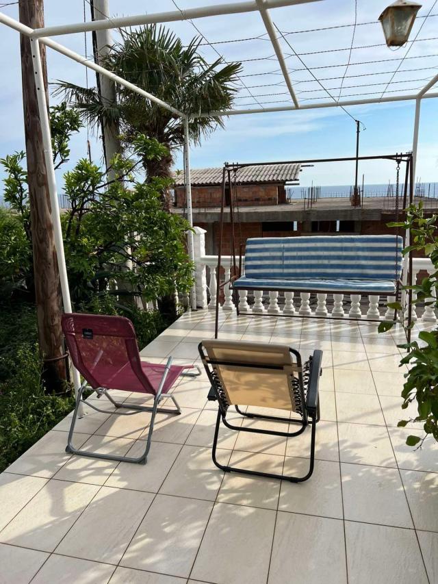 Izdaje se kuća 130 m² sa pogledom na more-Dobra Voda, Bar (150m od mora) IZDAVANJE NA DUZI PERIOD, P