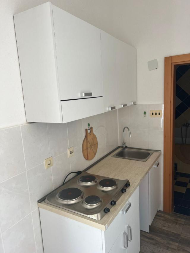Izdaje se kuća 130 m² sa pogledom na more-Dobra Voda, Bar (150m od mora) IZDAVANJE NA DUZI PERIOD, P