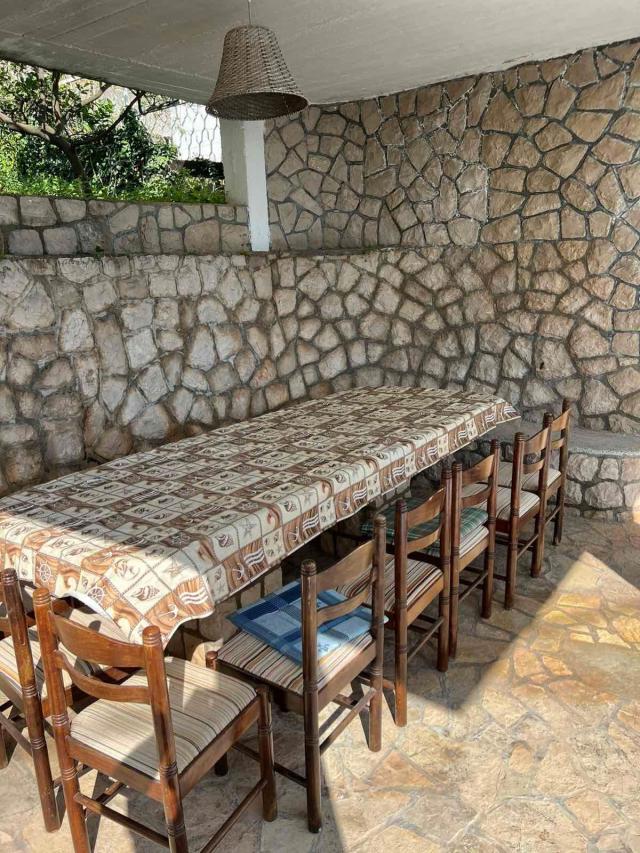 Izdaje se kuća 130 m² sa pogledom na more-Dobra Voda, Bar (150m od mora) IZDAVANJE NA DUZI PERIOD, P