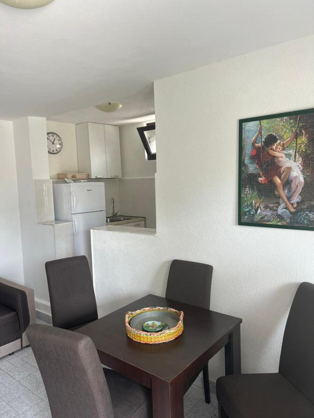 Izdaje se kuća 130 m² sa pogledom na more-Dobra Voda, Bar (150m od mora) IZDAVANJE NA DUZI PERIOD, P