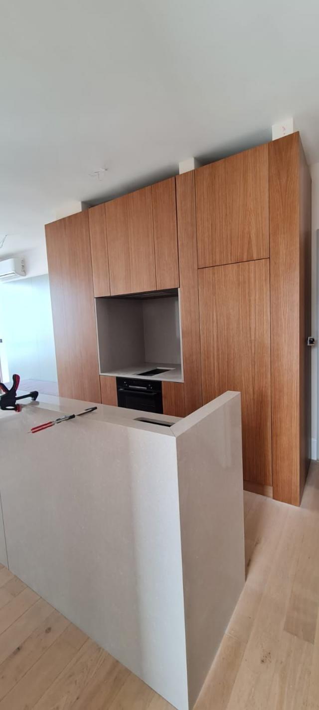 Na prodaju luksuzan dvosoban stan 113 m² sa panoramskim pogledom i bazenom – Prva linija, Bečići