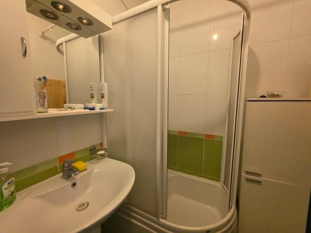 Prodaja dvosobnog stana 56 m² sa garažom – Bečići, Budva
