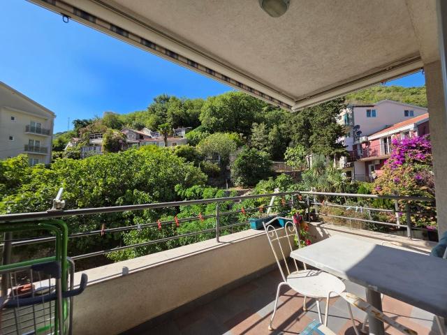 Prodaja dvosobnog stana 56 m² sa garažom – Bečići, Budva
