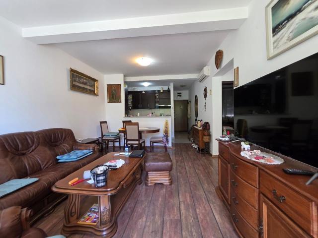 Prodaja dvosobnog stana 56 m² sa garažom – Bečići, Budva