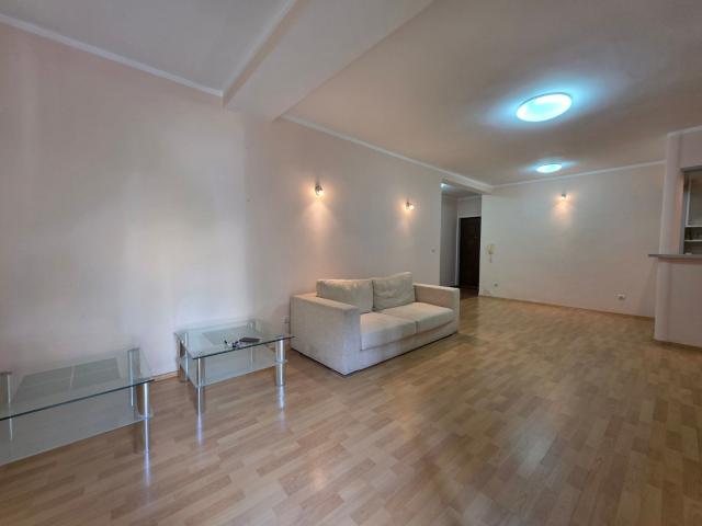 Prodaja dvosobnog stana 70 m² sa dvorištem i baštom – Budva, Centar