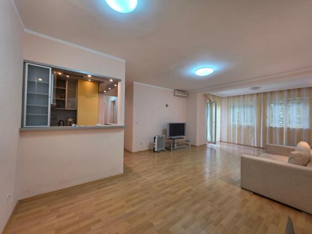 Prodaja dvosobnog stana 70 m² sa dvorištem i baštom – Budva, Centar