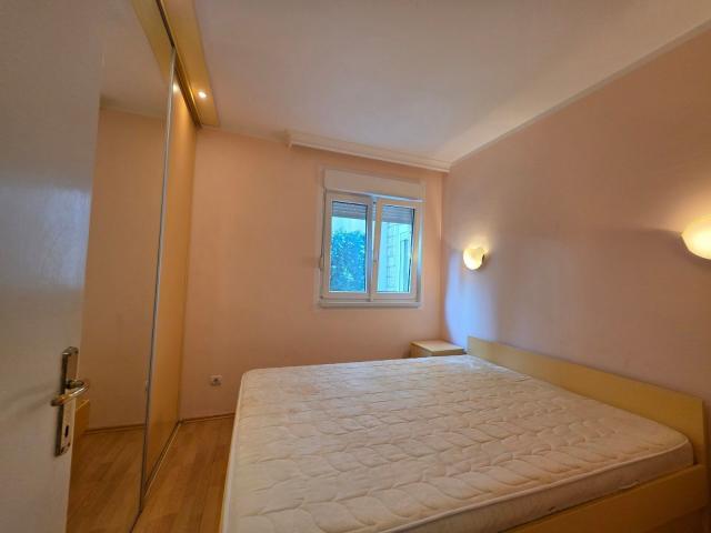Prodaja dvosobnog stana 70 m² sa dvorištem i baštom – Budva, Centar