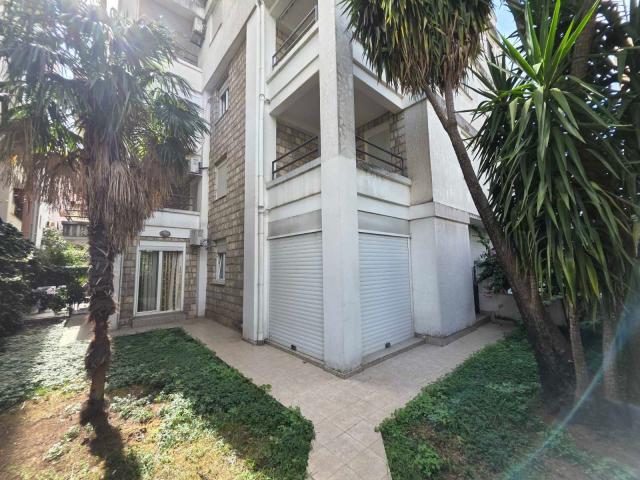 Prodaja dvosobnog stana 70 m² sa dvorištem i baštom – Budva, Centar