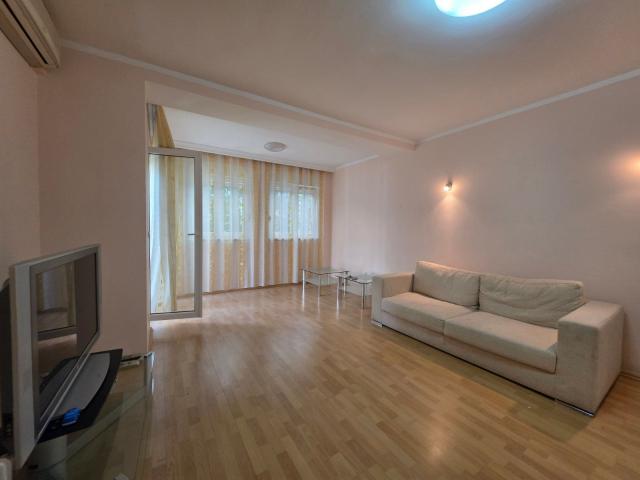 Prodaja dvosobnog stana 70 m² sa dvorištem i baštom – Budva, Centar