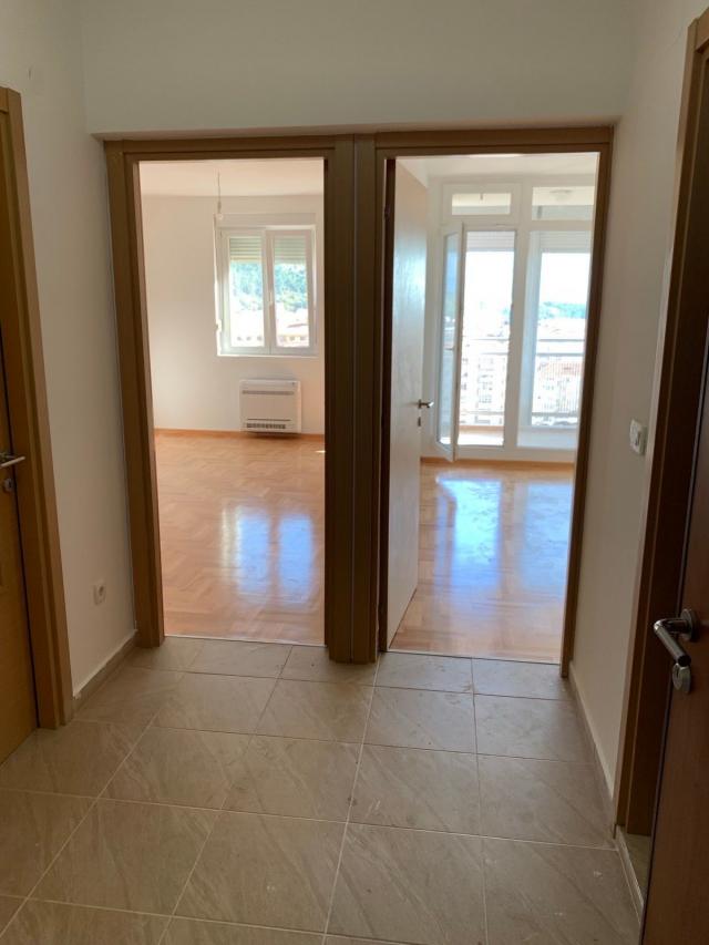 Na prodaju dvosoban stan 56 m² sa pogledom na more – Budva, Dubovica
