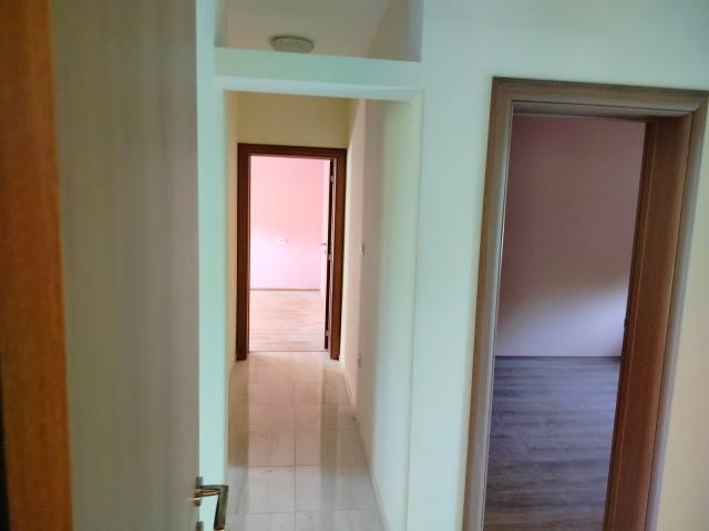 Prodaja kuće 75 m² sa potkrovljem, garažom i placem 280 m² – Cetinje
