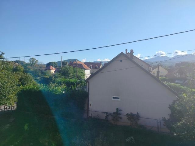 Prodaja kuće 75 m² sa potkrovljem, garažom i placem 280 m² – Cetinje