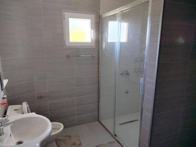 Prodaja kuće 75 m² sa potkrovljem, garažom i placem 280 m² – Cetinje