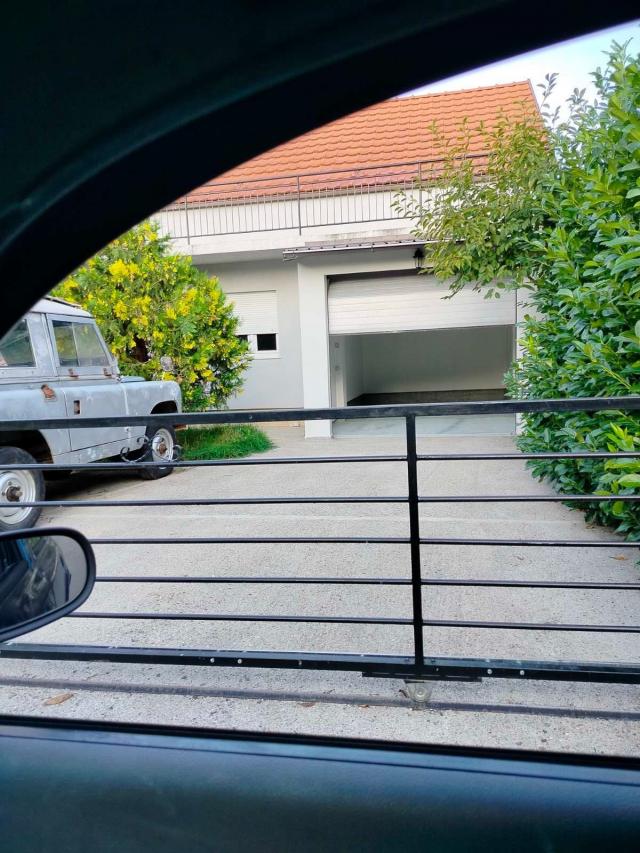 Prodaja kuće 75 m² sa potkrovljem, garažom i placem 280 m² – Cetinje