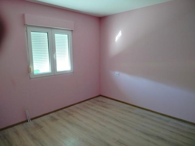 Prodaja kuće 75 m² sa potkrovljem, garažom i placem 280 m² – Cetinje